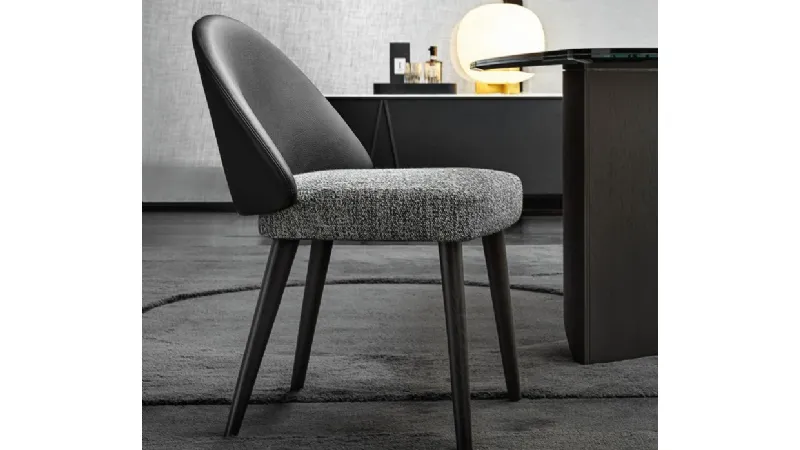Sedia imbottita della collezione Lawson di Minotti