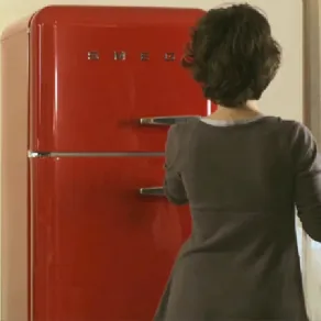 Smeg celebra il frigorifero FAB con un video