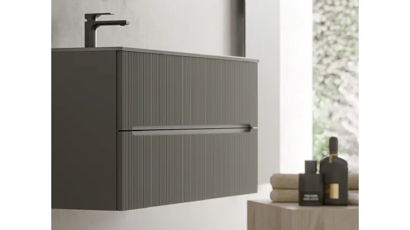 Dettagli di materiali, finiture e colori: l'estetica della base è esaltata dall'