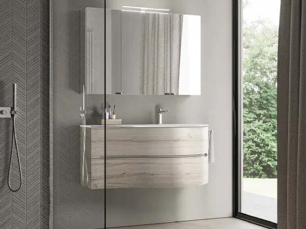 Ergonomia, eleganza e volumi compatti ma capienti per la base stondata sospesa