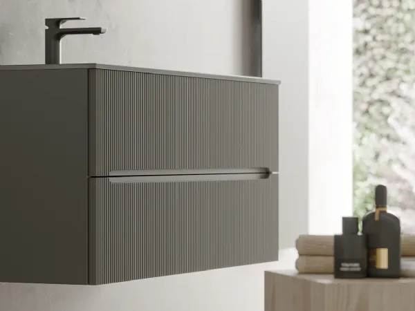 Dettagli di materiali, finiture e colori: l'estetica della base è esaltata dall'
