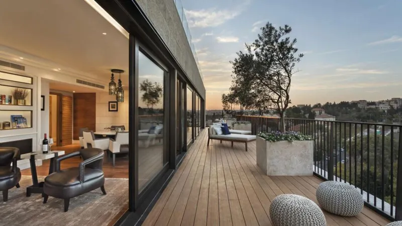 Icona di PB Finestre, in legno e alluminio