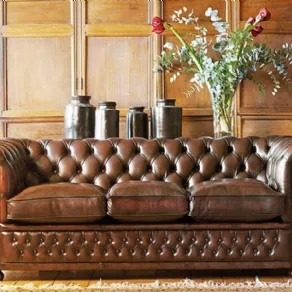 Bellissimo modello di divano CHESTERFIELD