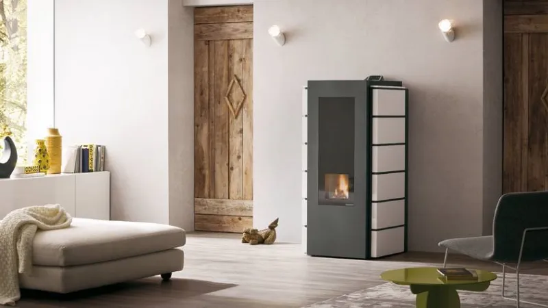 Stufa a pellet modello Ecofire Sabina Idro 20 kW di Palazzetti