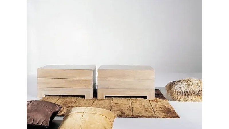 Tappeto in stile etnico posizionato davanti al divano