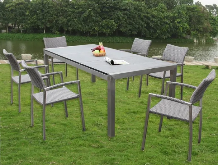 tavolo per esterno in metallo