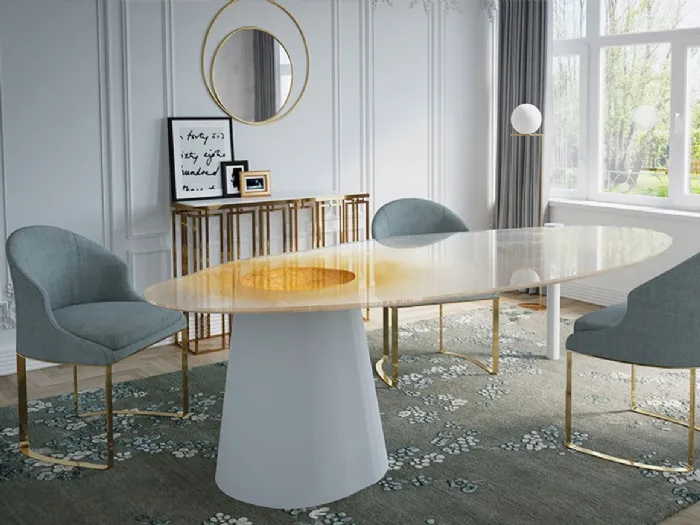 Eclittica di Unica è il tavolo design con piano in vetro verniciato bianco e struttura in acciaio, decorato con fresatura manuale e polvere dorata, illuminazione interna regolabile (310x145 cm)