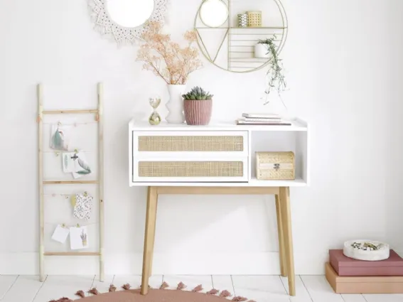 Ysee di Maisons du Monde è una consolle per bambini in legno
