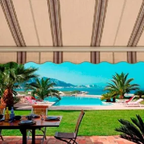 vista su piscina e mare con tenda dickson