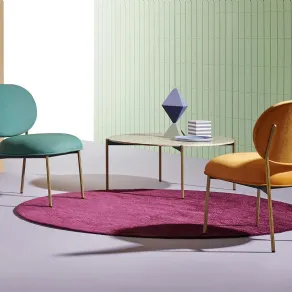Colorata e con una silhouette floreale Blume è la nuova sedia di Predali