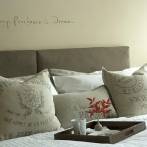 Testiera letto con cuscini fai da te
