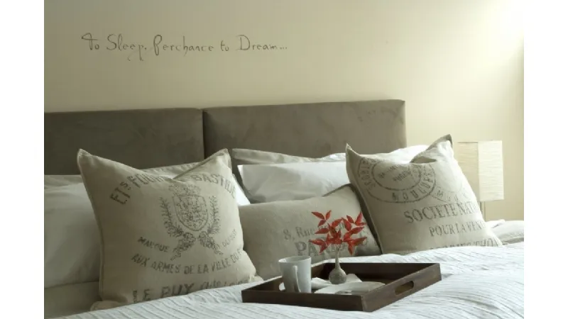 Testiera letto con cuscini fai da te