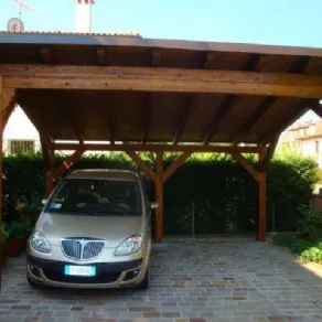 Tettoie in legno per auto