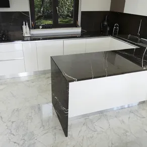 Piano cucina in marmo, realizzazione Anibaldi Marmi