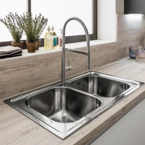 Dakota è la cucina di Arrex con piano in laminato effetto legno 
