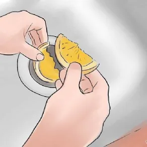 Per pulire il tritarifiuti si può utilizzare un agrume come ad esempio un limone
