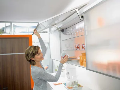 Una guida completa ai sistemi di apertura dei pensili cucina