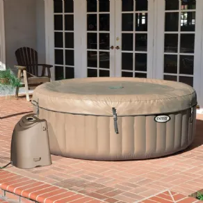 Piscina fuori terra con idromassaggio