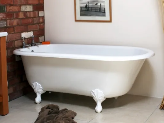 Vasca da bagno con piedini