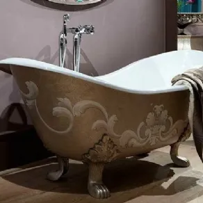 Vasca da bagno in stile classico decorata