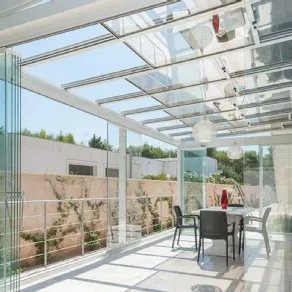 Veranda in alluminio con tetto apribile di Spazi Più