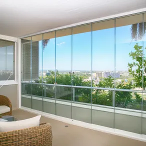 Veranda con vetrata panoramica