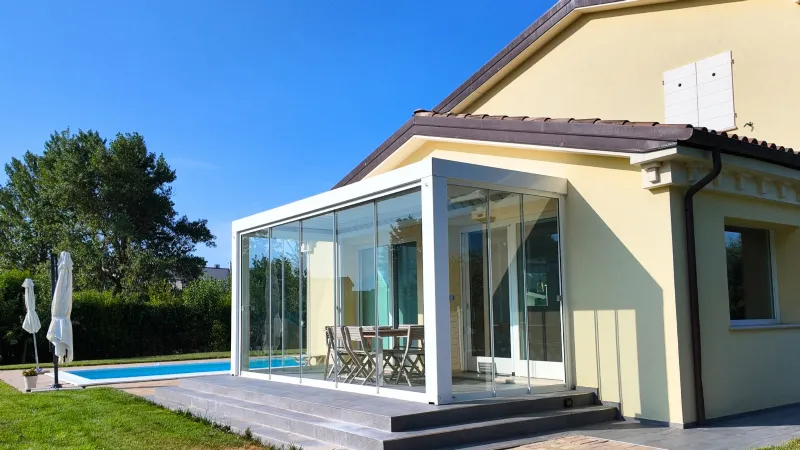 Pergola chiusa con vetri