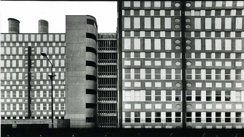 Palazzo per uffici, Corso Europa 22, Milano, costruito tra il 1955 e il 1957