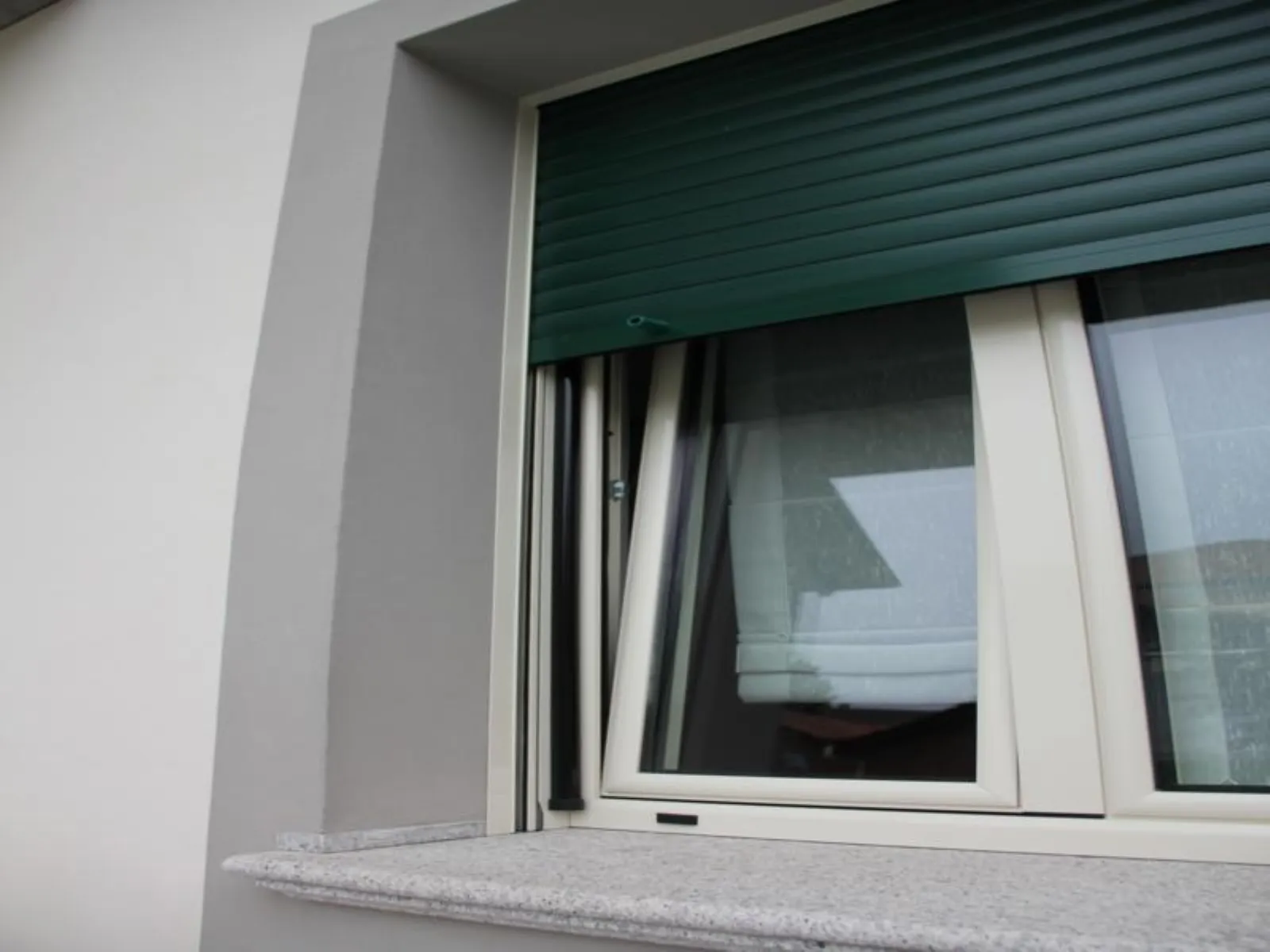Le tapparelle migliori per la casa moderna finestre for Finestre elettriche