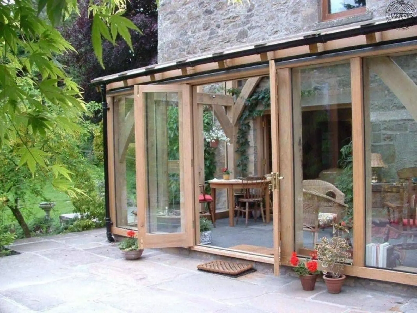 Veranda in legno, consigli per l'acquisto di una veranda in legno Veranda da giardino lamellare